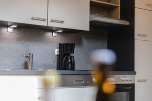 Refrigerador, horno, parrilla de estufa y lavavajillas 