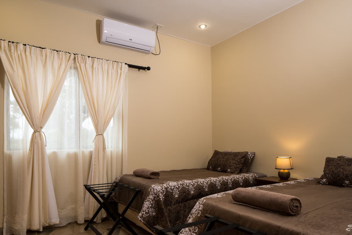 Classic Chalet (Lenisè) | 1 bedroom, Egyptian cotton sheets, premium bedding, memory foam beds