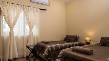Classic Chalet (Lenisè) | 1 bedroom, Egyptian cotton sheets, premium bedding, memory foam beds