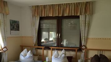 Dreibettzimmer | Schreibtisch, Bügeleisen/Bügelbrett, kostenloses WLAN, Bettwäsche