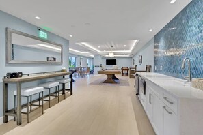 Interior - GORGEOUS Bonita Beach, New Remodeled Condo, Ground Floor, 1 Min Walk to Beach, Free WiFi & Parking! (Bonita Springs)