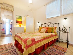 2 makuuhuonetta, silitysrauta/-lauta, vauvan matkasänky, ilmainen Wi-Fi