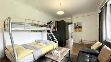 3 bedrooms, iron/ironing board, free WiFi, bed sheets