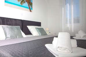 2 bedrooms, in-room safe, iron/ironing board, free WiFi