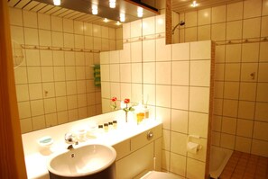 Bathroom - Central Hotel Gottingen (Goettingen)