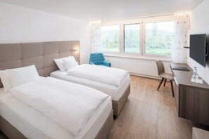 Habitació clàssica | Caixa forta a l'habitació i escriptori 