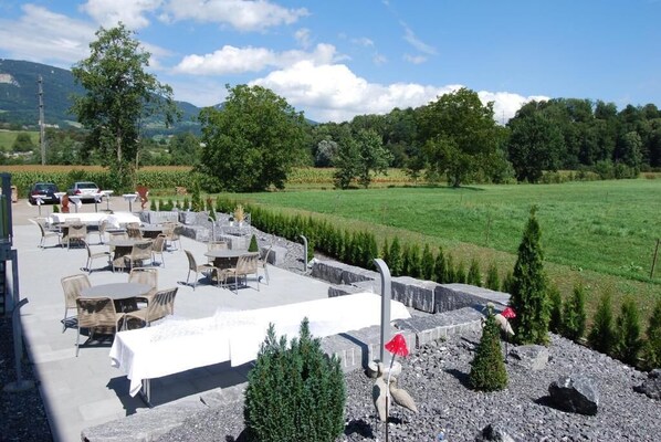 Outdoor dining - Hotel Al Ponte (Wiedlisbach)