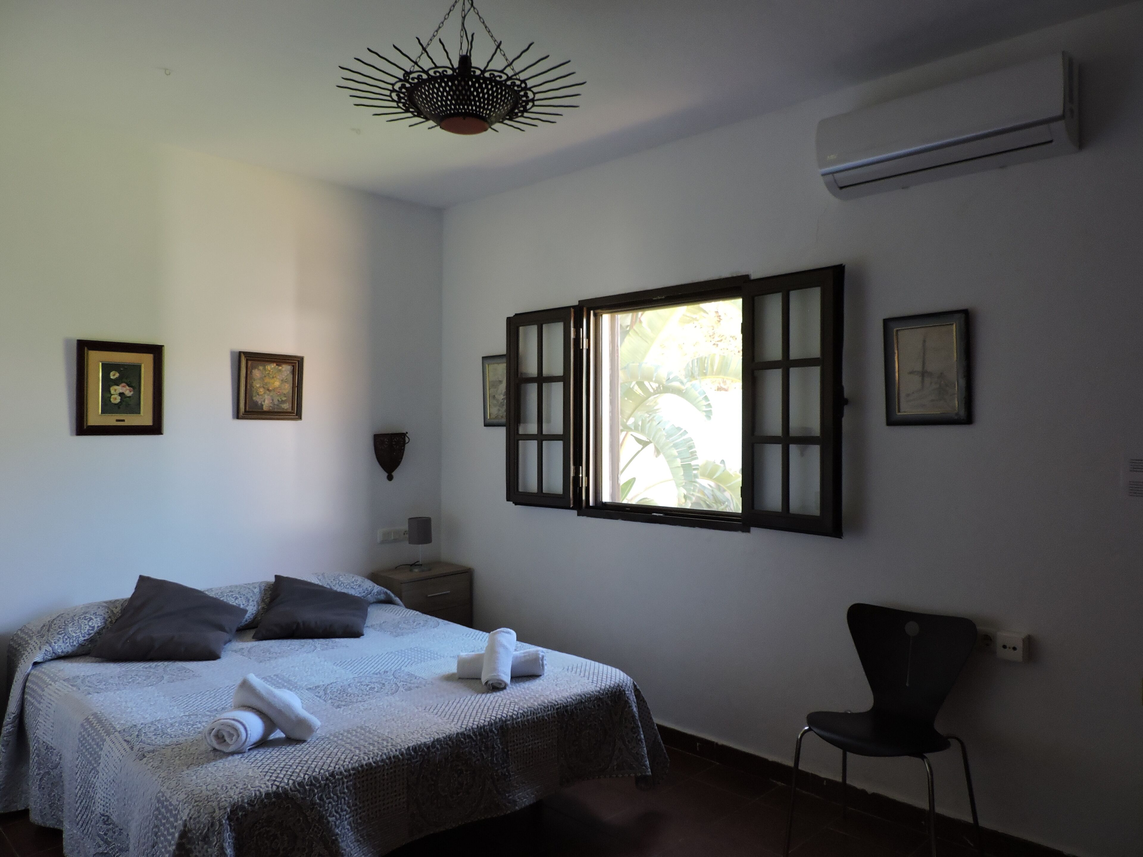 7 slaapkamers, een kluis op de kamer, een strijkplank/strijkijzer