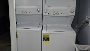 Two stacked front-loading washing machines in a utility room. - Lovely, cozy Murray guest suite in Squirrel Hill  (Pittsburgh)