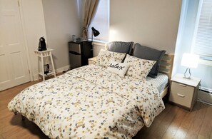 1 slaapkamer, een bureau, een strijkplank/strijkijzer, gratis wifi