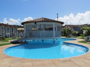Pool - Excellent house with pool in a gated community offering comfort and security. (Porto Seguro)
