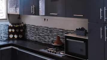 Réfrigérateur, four, cafetiÚre/bouilloire, blender