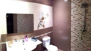 A bathroom with a sink, mirror, toilet, and shower. - ^^ Superb apt near the beach  (Agadir)