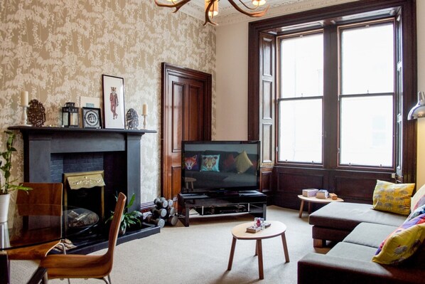 Apartment (2 Bedrooms) | Living room - Spacious 2 Bedroom Apartment by the Meadows (Edinburgh)