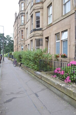 Apartment (2 Bedrooms) | Exterior - Spacious 2 Bedroom Apartment by the Meadows (Edinburgh)