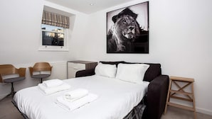 Apartment (2 Bedrooms) | 2 Schlafzimmer, Schreibtisch, Bügeleisen/Bügelbrett, kostenloses WLAN