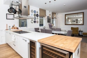 Departamento (2 Bedrooms) | Cocina privada | Lavavajillas y utensilios de cocina 