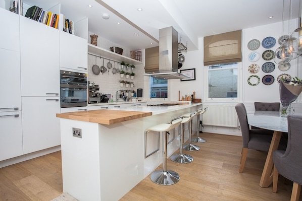 Apartment (2 Bedrooms) | Private kitchen