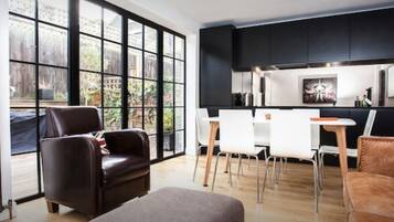 Apartment (2 Bedrooms) | Private kitchen | Fridge, oven, stovetop, dishwasher