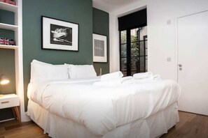 2 bedrooms, laptop workspace, iron/ironing board, bed sheets - Stylish Newly Refurbished 2 Bedroom Flat With Terrace (London)