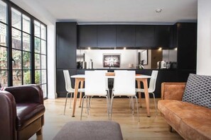 Private kitchen - Stylish Newly Refurbished 2 Bedroom Flat With Terrace (London)