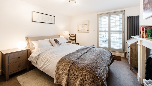 Apartment (1 Bedroom) | 1 bedroom, laptop workspace, iron/ironing board, bed sheets - Stylish Brixton 1-bed Flat With a Terrace (London)