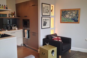 Appartement (2 Bedrooms) | Cuisine privée | Réfrigérateur, micro-ondes, four, plaque de cuisson
