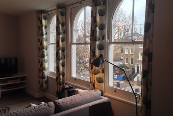 Appartement (2 Bedrooms) | Salle de séjour | Télévision, services de streaming