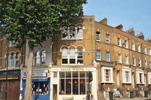 Exterior - Central Smart Spacious 2 Bedroom Apartment (London)