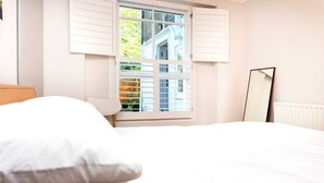 Unclassified image, 5 of 20, button - Beautifully Styled, Modern Apartment With Garden (London)