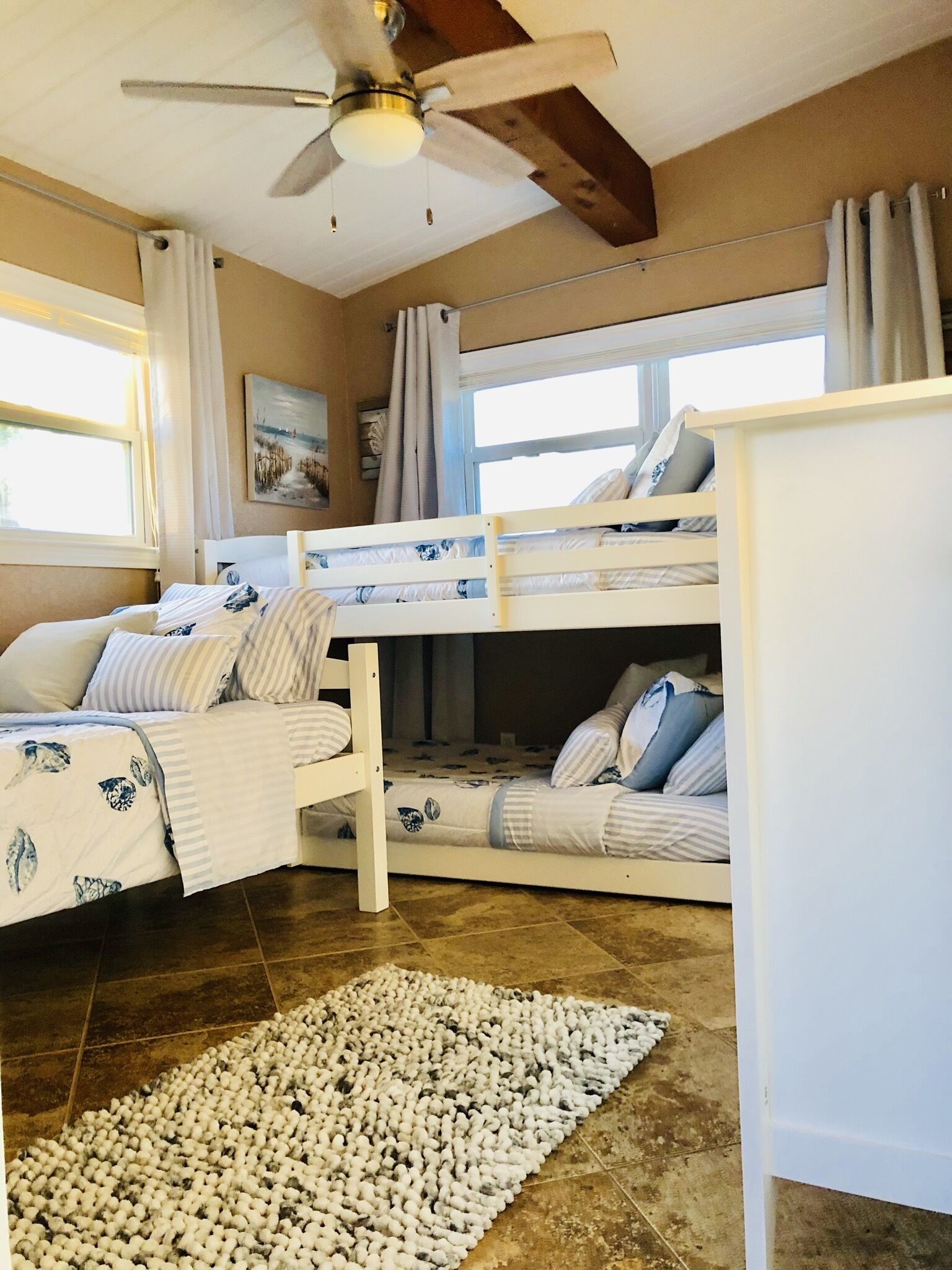 2 Schlafzimmer, Zimmersafe, Schreibtisch, Bügeleisen/Bügelbrett