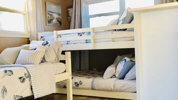 2 Schlafzimmer, Zimmersafe, Schreibtisch, Bügeleisen/Bügelbrett