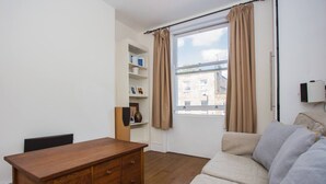 TV - Comfortable Central 1 Bedroom Flat (London)