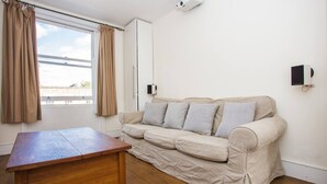 TV - Comfortable Central 1 Bedroom Flat (London)