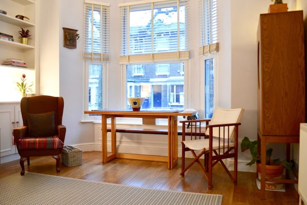 Apartment (1 Bedroom) | Living room | TV