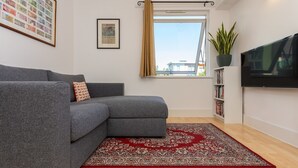 Apartment (1 Bedroom) | Wohnzimmer