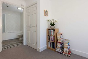 อพาร์ทเมนท์ (1 Bedroom) | 1 ห้องนอน, เครื่องนอนระดับพรีเมียม, พื้นที่ทำงานแบบใช้แล็ปท็อป