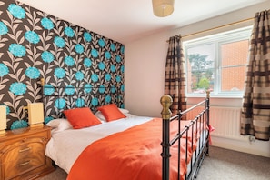 1 bedroom, premium bedding, laptop workspace, bed sheets