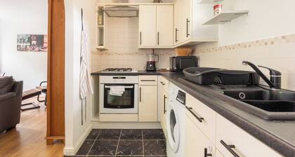 Charming Cosy Coach House in Fishponds, Bristol