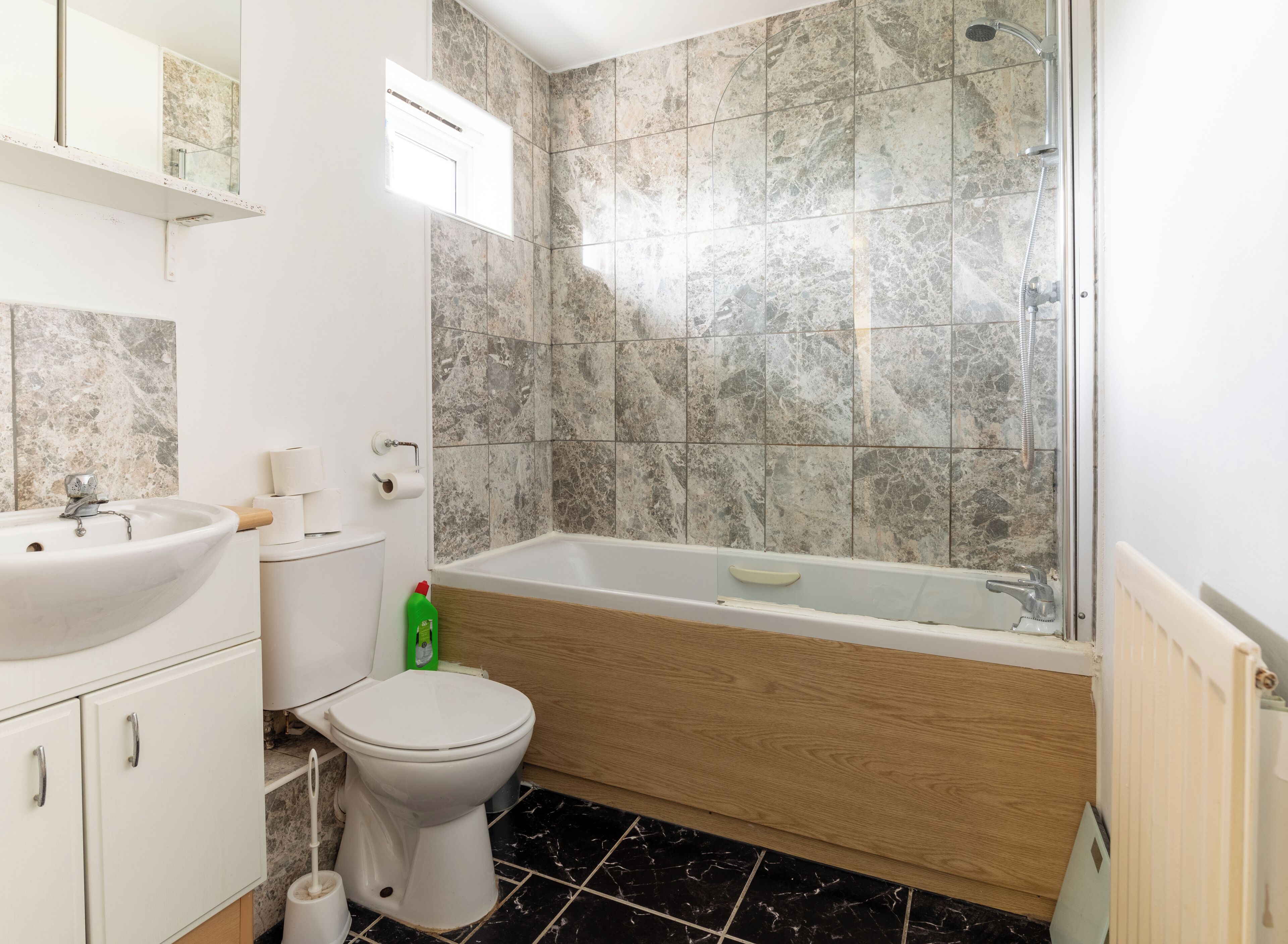 House (1 Bedroom) | Bathroom | Bathtub, free toiletries, towels, soap