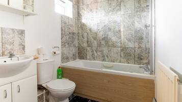 House (1 Bedroom) | Bathroom | Bathtub, free toiletries, towels, soap