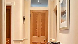 Apartment (1 Bedroom) | 1 bedroom, premium bedding, laptop workspace, iron/ironing board - Sunny First Floor Stockbridge Apartment (Edinburgh)