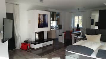 Comfort-Suite, Terrasse (Nr. 10) | Allergikerbettwaren, Schreibtisch, laptopgeeigneter Arbeitsplatz