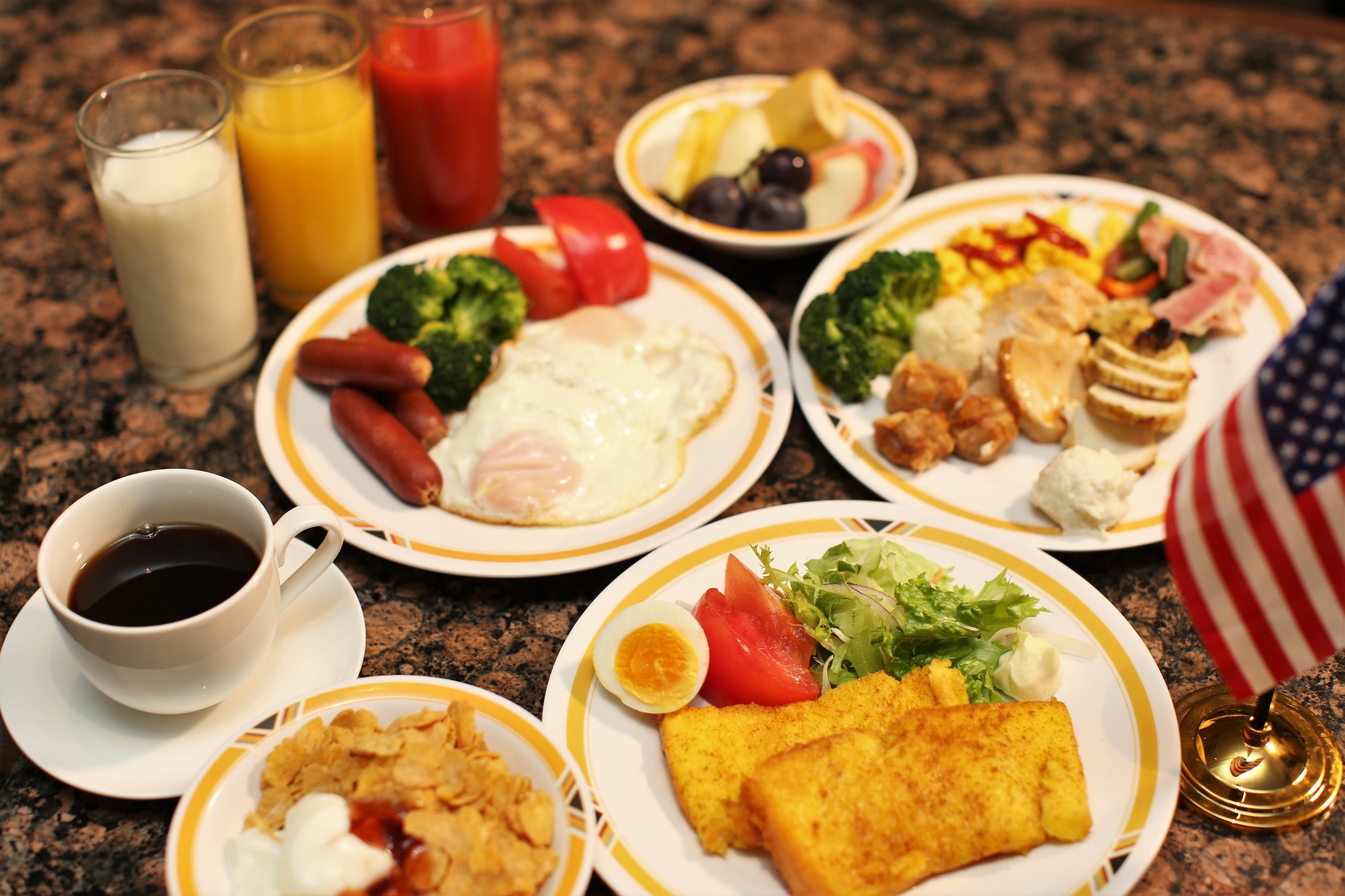 Daily buffet breakfast (JPY 2200 per person)