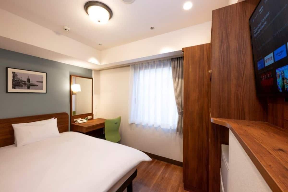 Memory foam beds, individually furnished, desk, laptop workspace
