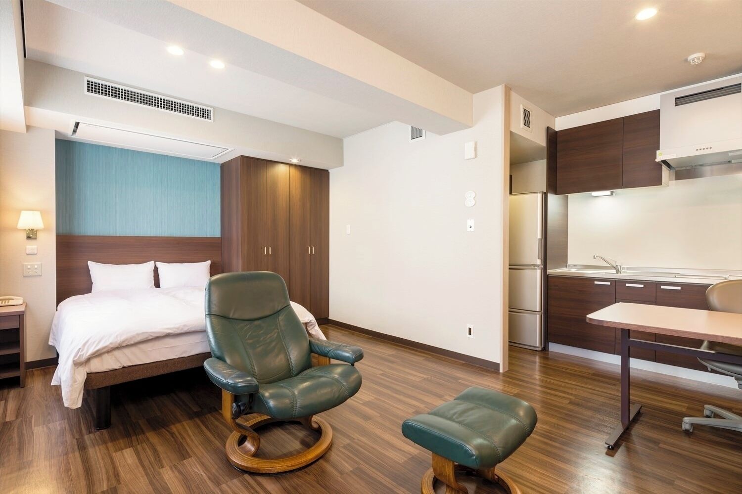 Suite with Kitchen | Memory-foam beds, individually furnished, desk, laptop workspace