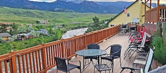 Yellowstone Riverside Cottages