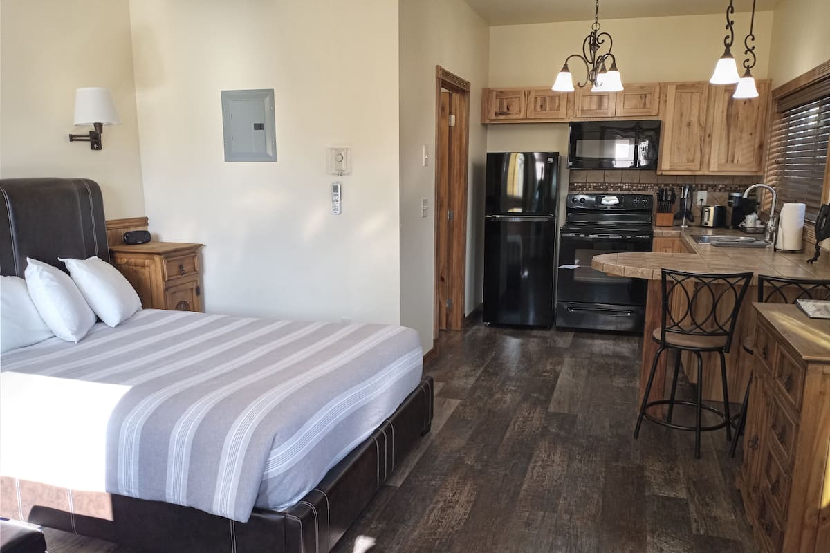 Studio Suite, 1 Queen Bed with Sofa bed, Non Smoking, Hill View