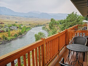 ファミリー デュープレックス クイーンベッド 2 台 禁煙 | 部屋からの景観