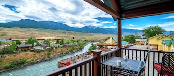 Yellowstone Riverside Cottages